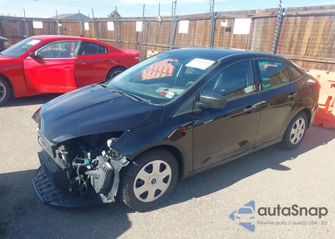 2018 Ford Focus S из США, поврежденный, VIN 1FADP3E25JL319845